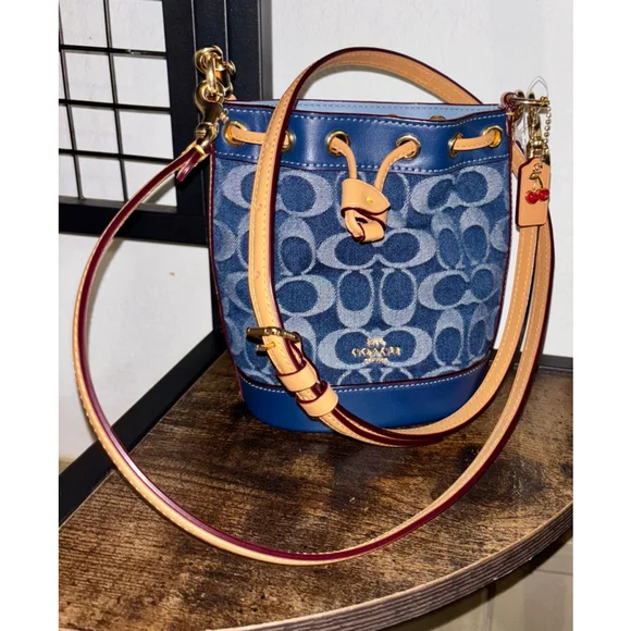 NEW Coach Authentic Denim Signature Monogram Mini Bucket Bag
Luxury Designer - Picture 4 of 14